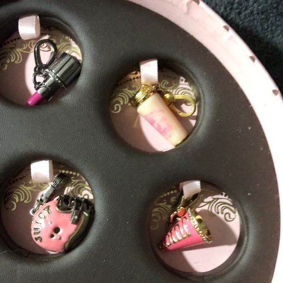 SUPER RARE, superb condition Juicy Couture bracelet set. - Picture 4 of 5